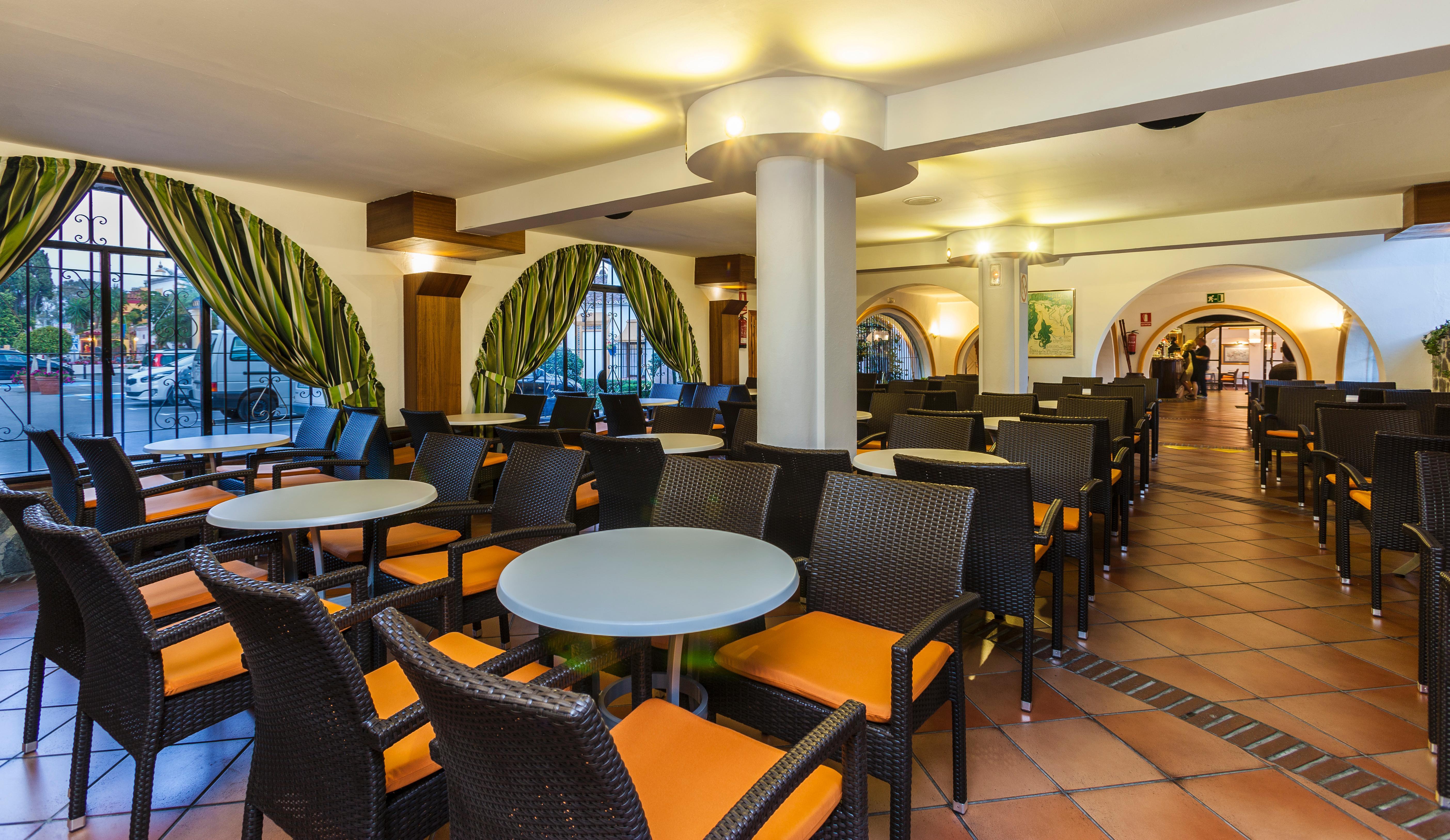 Globales Cortijo Blanco Hotel Marbella Exterior foto
