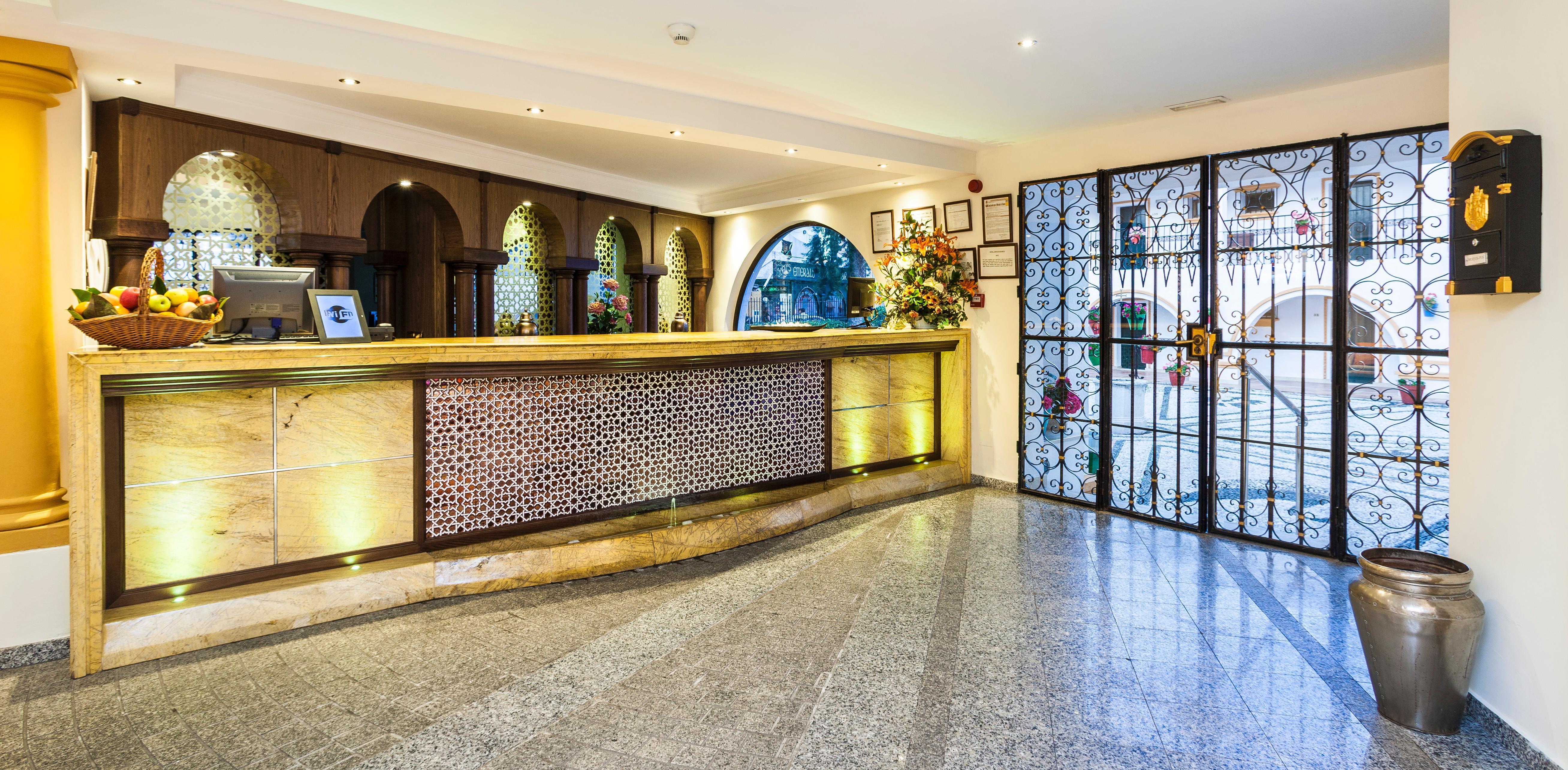 Globales Cortijo Blanco Hotel Marbella Exterior foto